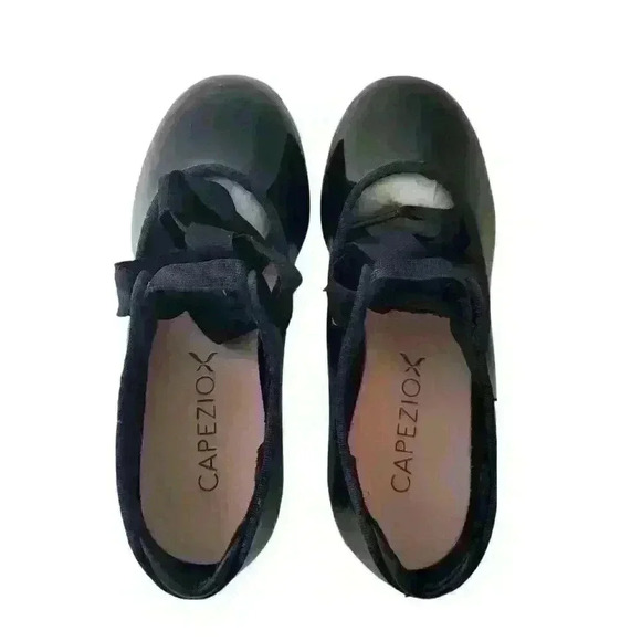 Capezio Little Kid Jr. Tyette Tap Shoe Sizes 1W & 11.5W - Picture 6 of 8